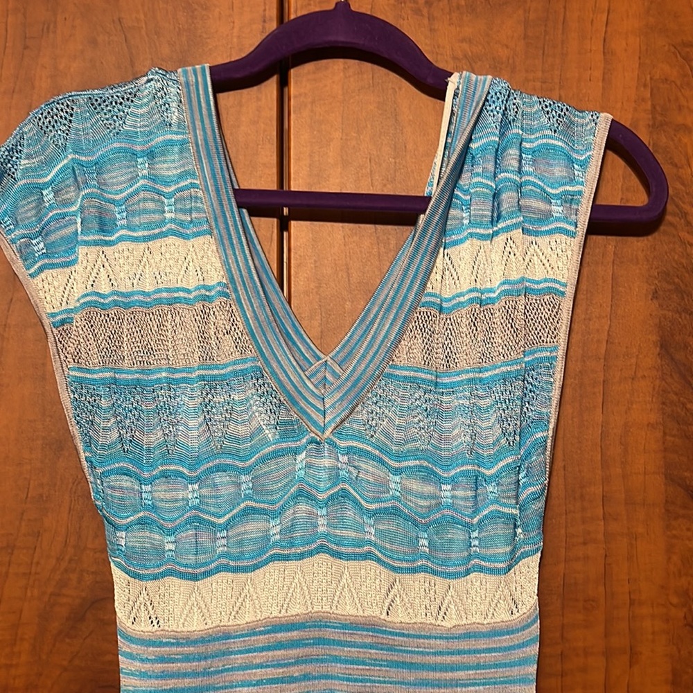 Dresses - Picture 2 of 6